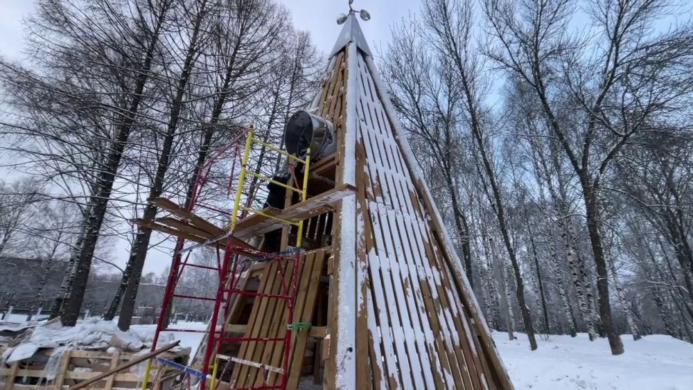  В парке им. С. М. Кирова продолжается благоустройство.